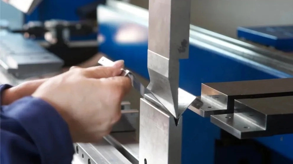 Types of metal sheet bending machines Types of metal sheet bending machines